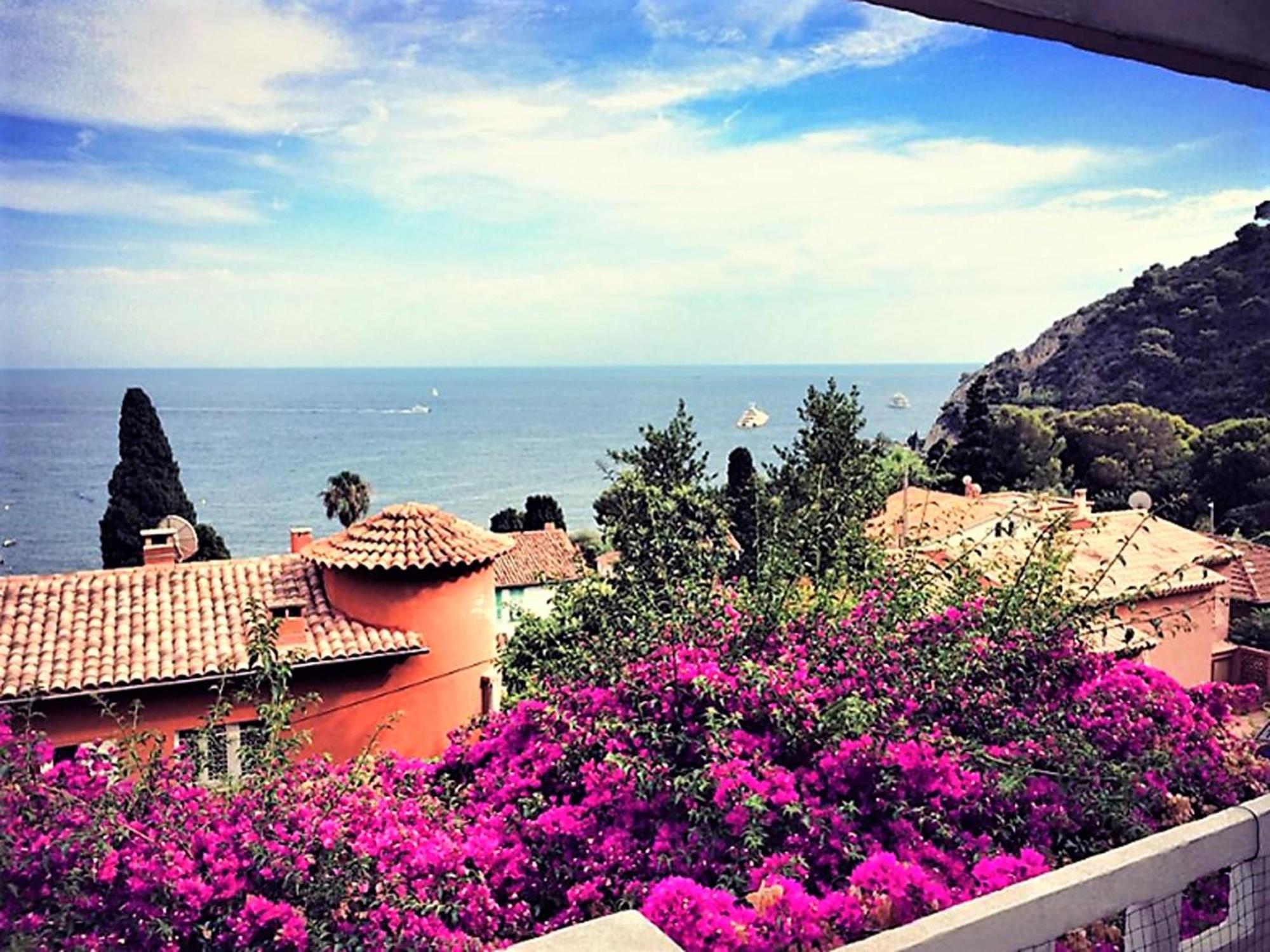 Villa With Private Pool And Sublime Views Эз Экстерьер фото