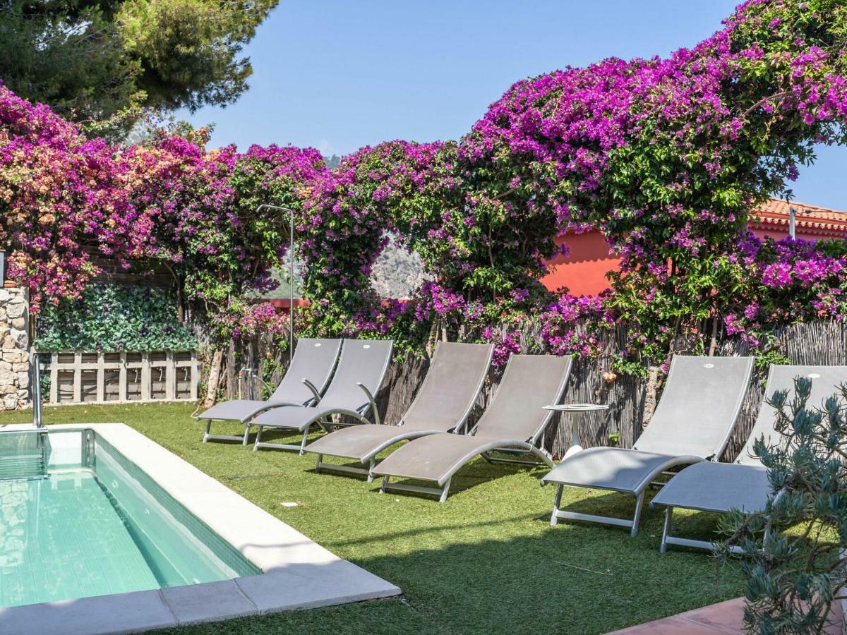 Villa With Private Pool And Sublime Views Эз Экстерьер фото